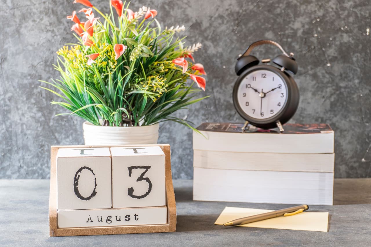 A desk calendar with a clock, symbolizing appointment reminders